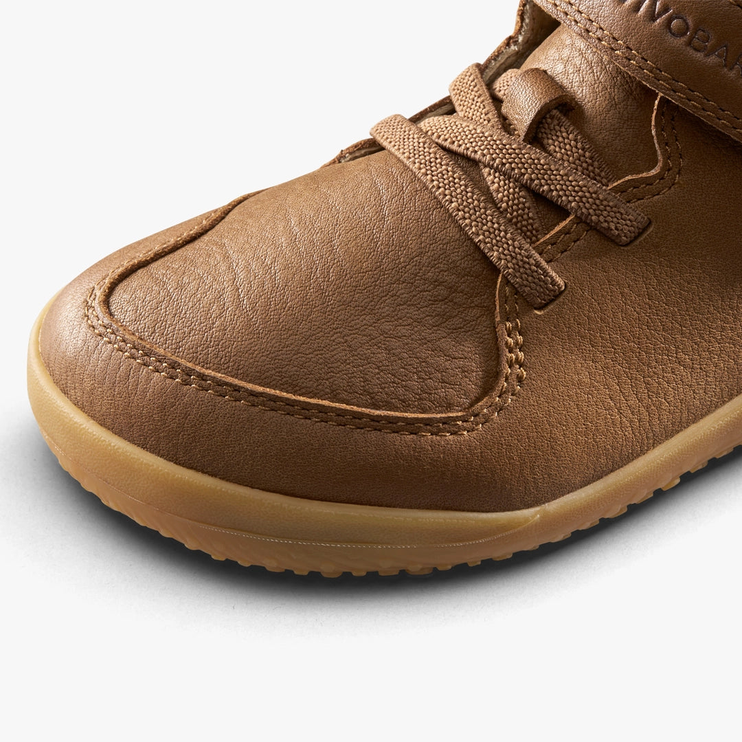 Detalj prednjeg dela barefoot patika Primus Ludo HI kozne na beloj pozadini