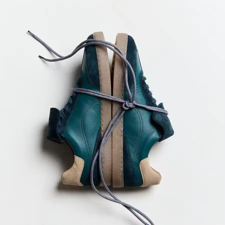 Groundies Panama XT Petrol Zelene barefoot patike uvezane pertle i pogled odozgo na savijene patike