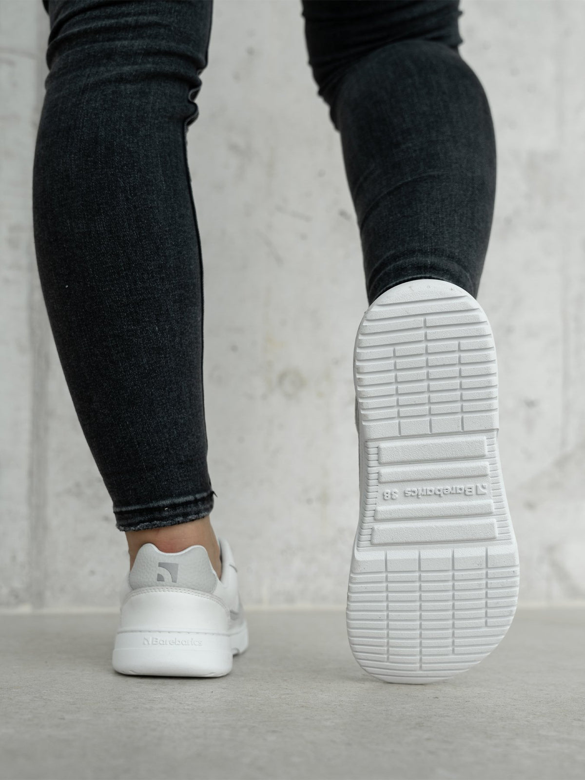 djon barefoot patika Barebarics Zing – bela siva boja, prikaz sa strane