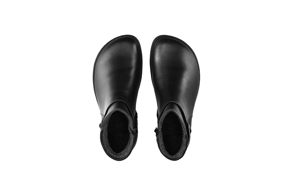 Par barefoot cizama Diva crne prikaz odozgo na beloj pozadini