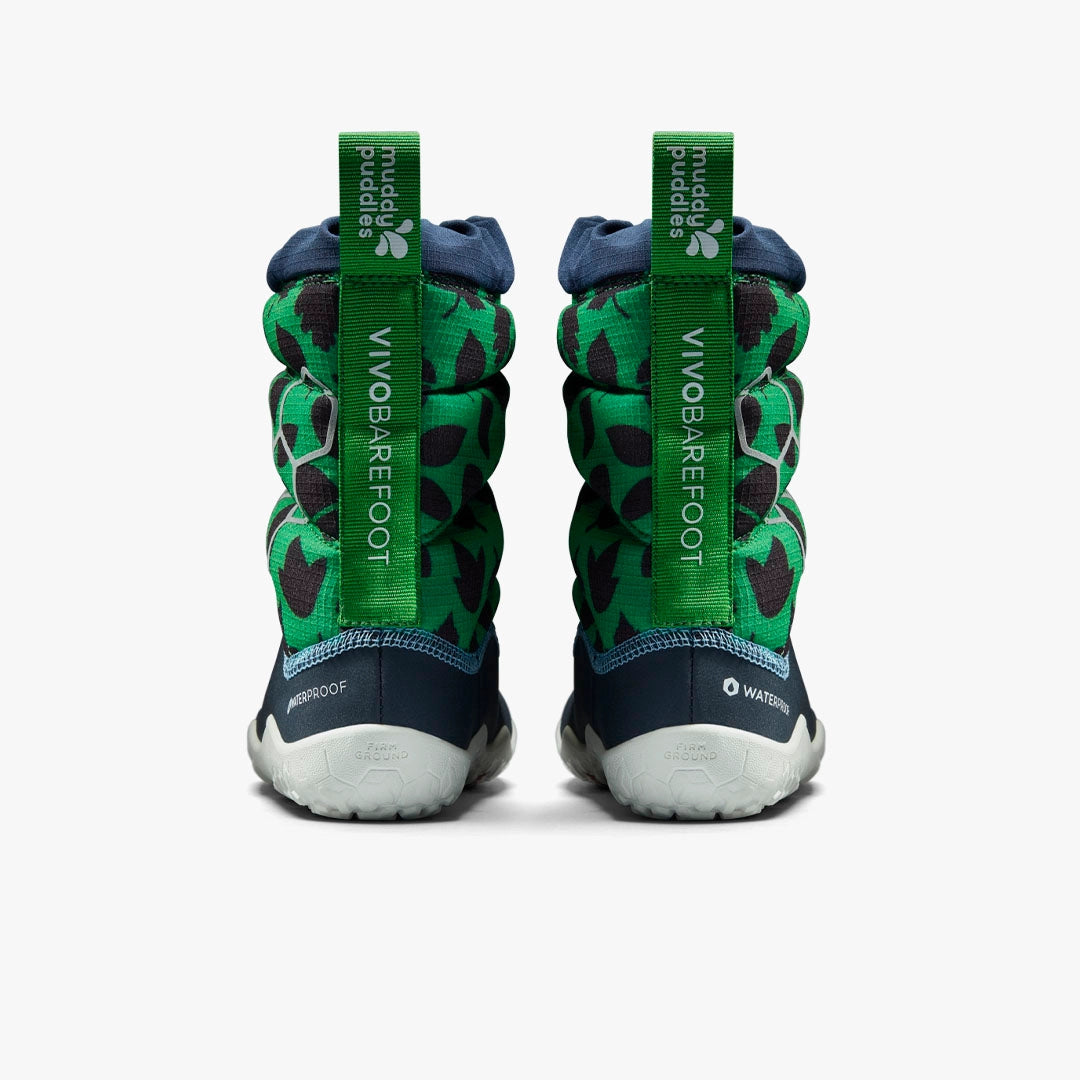 Par barefoot cizama Lumi AT zelene x Muddy Puddles prikaz od pozadi na beloj pozadini