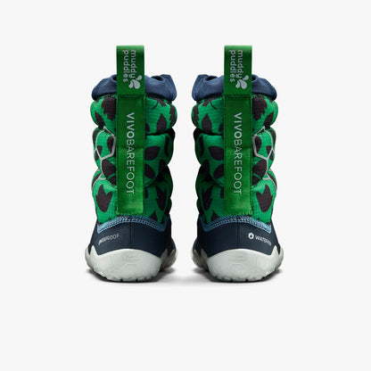 Par barefoot cizama Lumi AT zelene x Muddy Puddles prikaz od pozadi na beloj pozadini