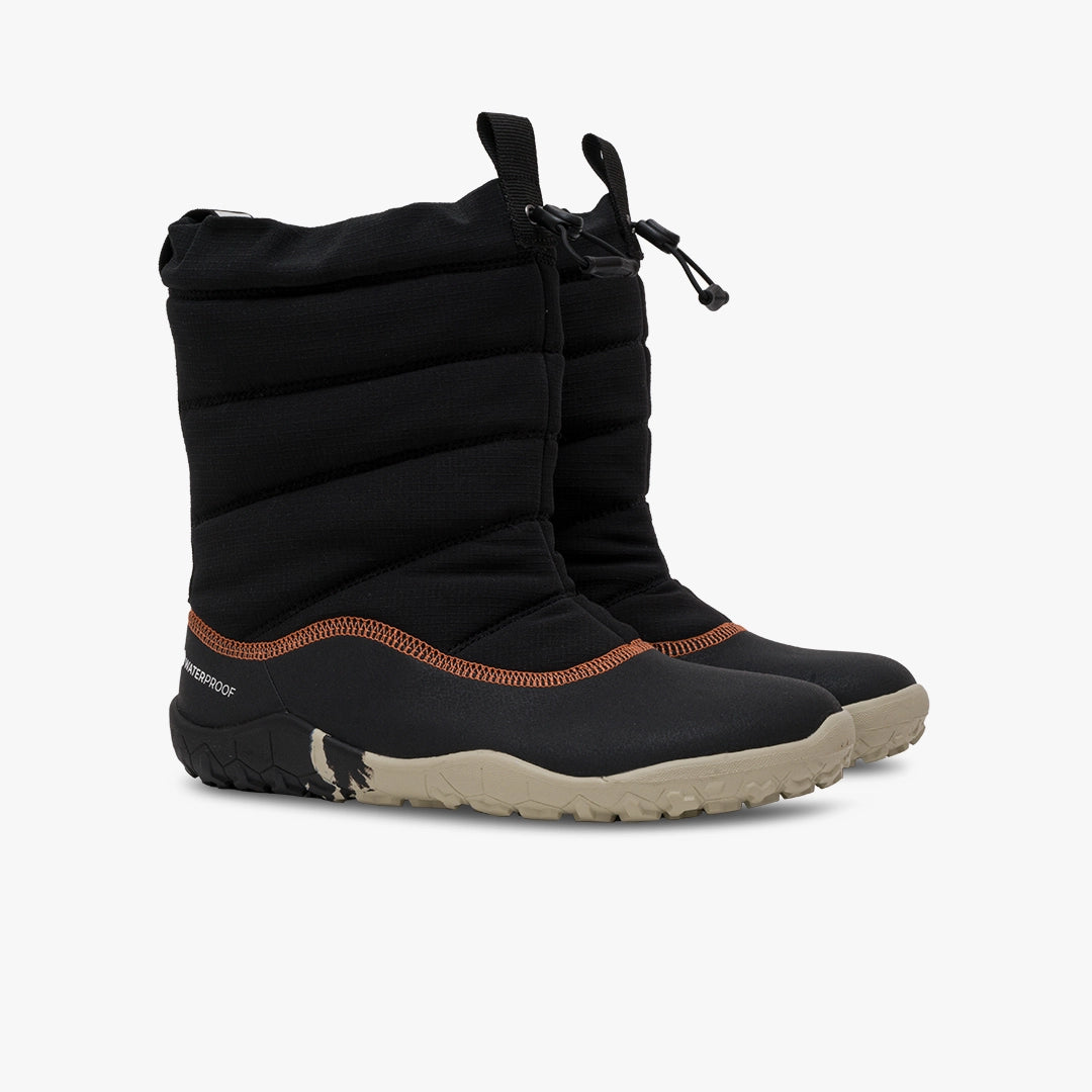 Par barefoot cizama Lumi FG crne prikaz pod uglom na beloj pozadini