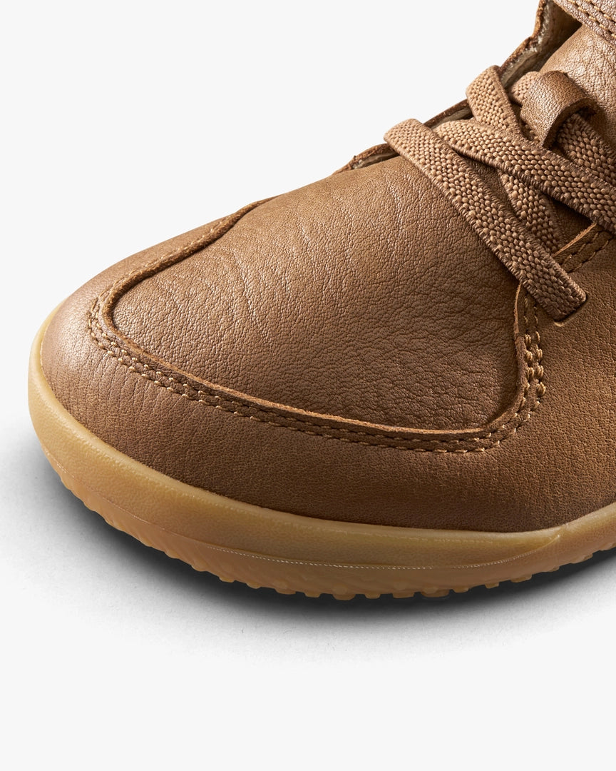 Detalj prednjeg dela barefoot patika Primus Ludo HI kozne na beloj pozadini