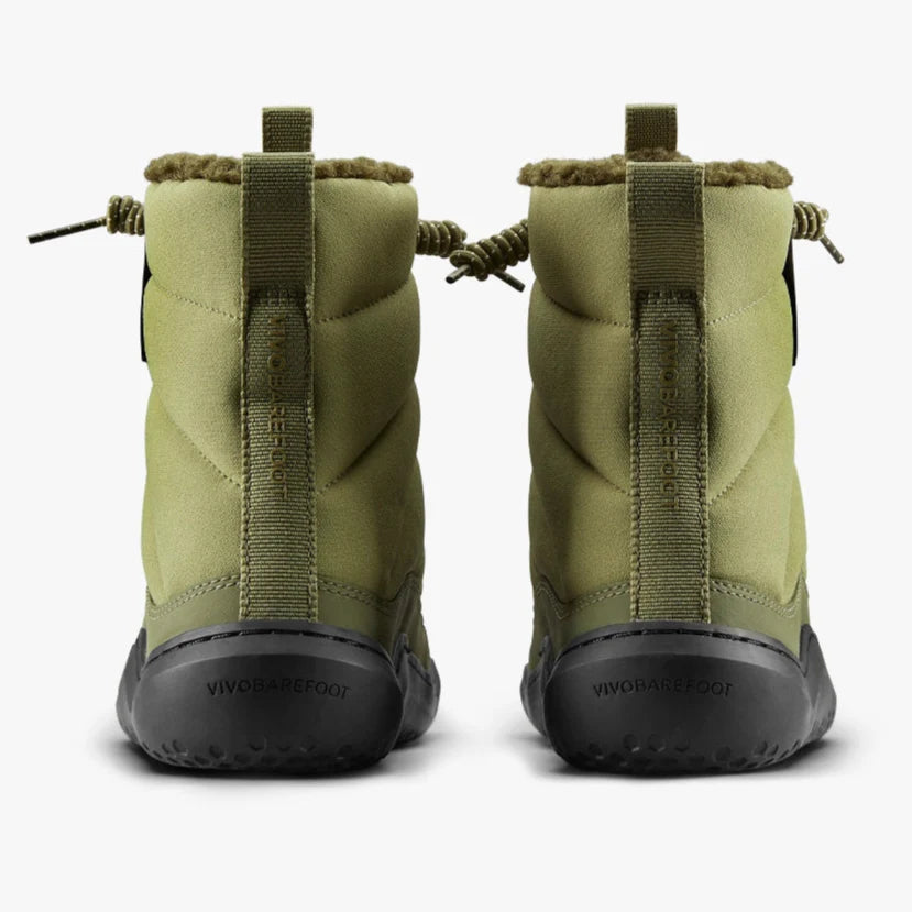 Par barefoot cizama Gobi Hiber maslinasto zelene prikaz od pozadi na beloj pozadini