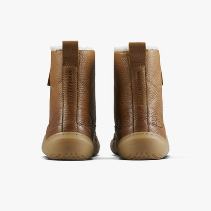 Par barefoot cizama Gobi Boot kozne prikaz od pozadi na beloj pozadini