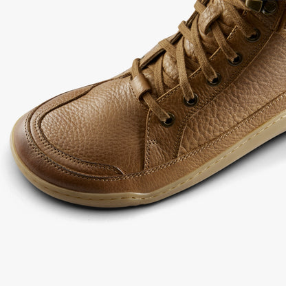 Detalj barefoot cizama Gobi Boot kozne fokus na pertle i gornji deo