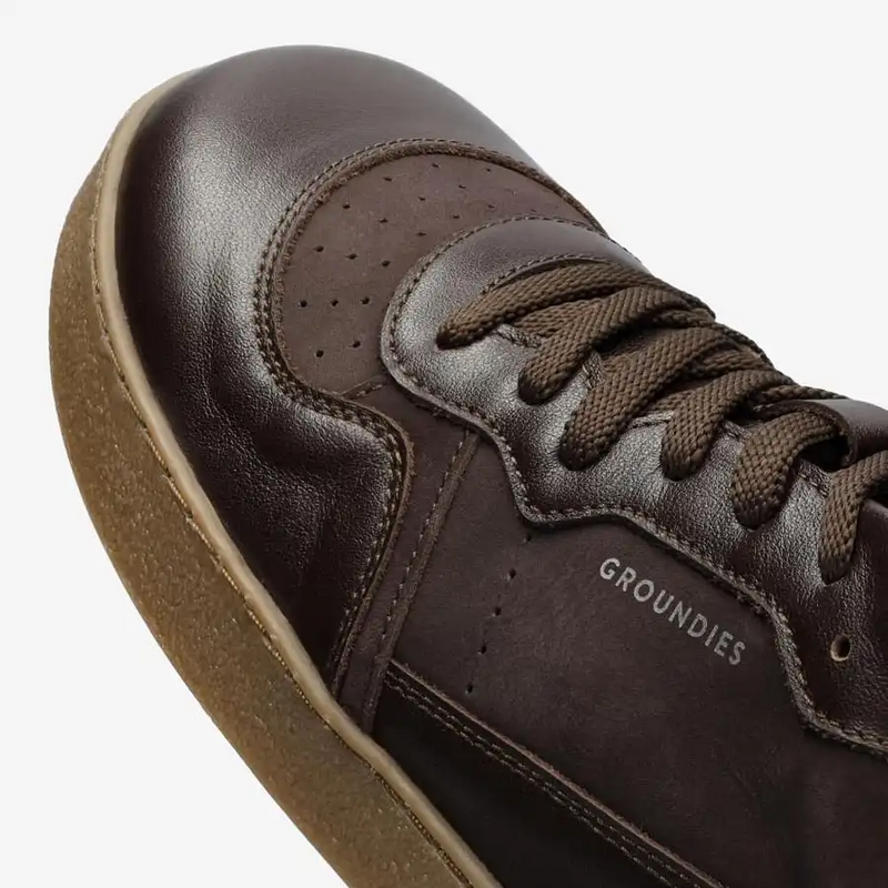 Groundies Nova Special Espresso barefoot patike detalj teksture koze i pertli izbliza