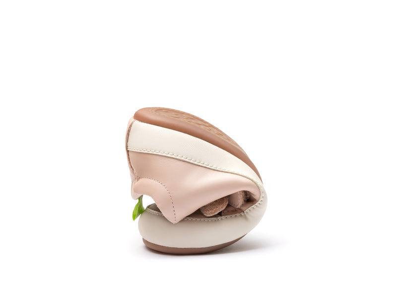 Barefoot patike Bossy Candy savijene prikaz fleksibilnosti