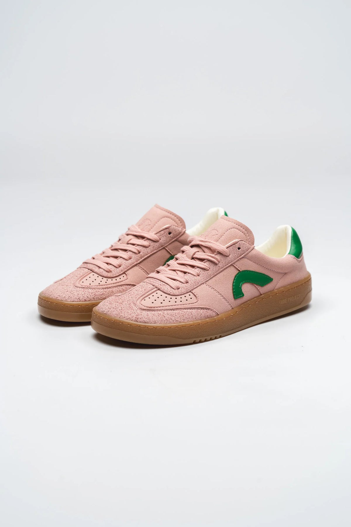 Ohne Project 070 Teddy Pink prikaz para patika pod blagim uglom