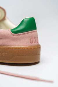 Ohne Project 070 Teddy Pink makro prikaz zadnjeg dela leve patike