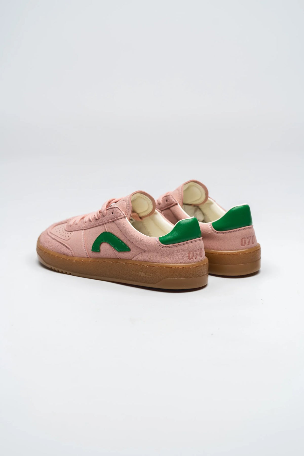 Ohne Project 070 Teddy Pink prikaz para patika iz ugla nazad-levo