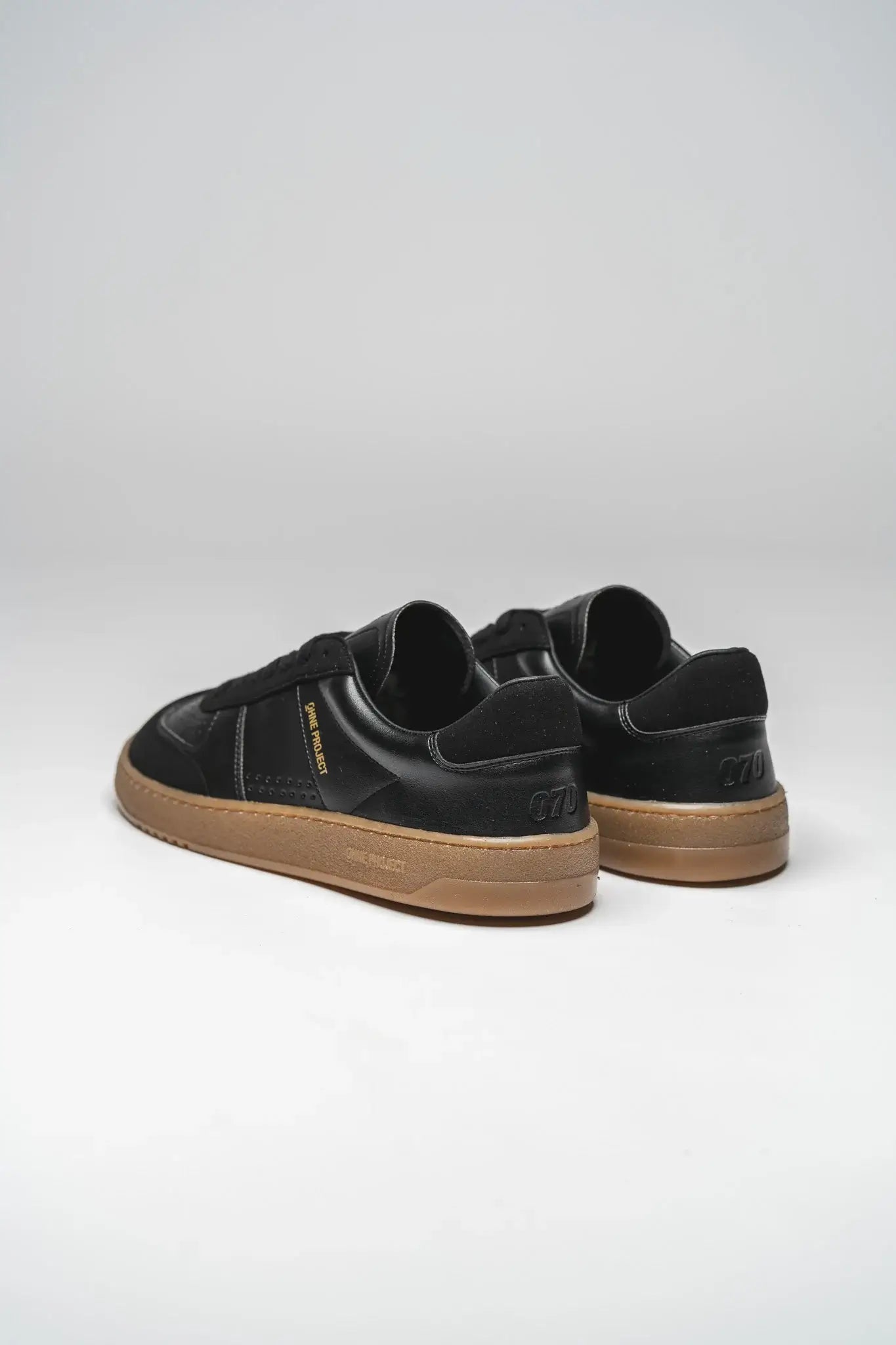 070 All Black