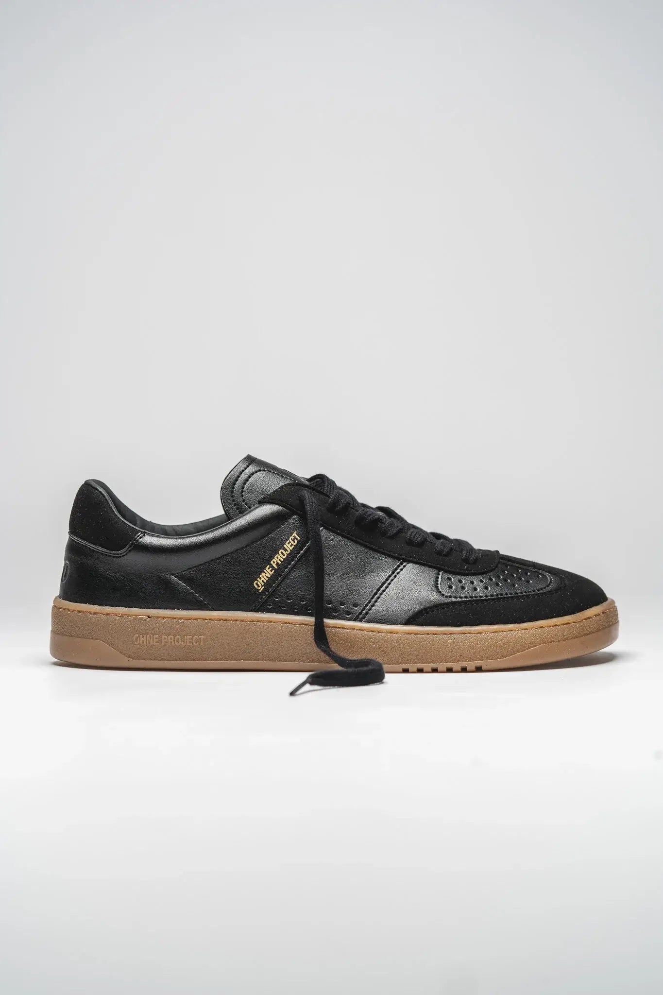 070 All Black