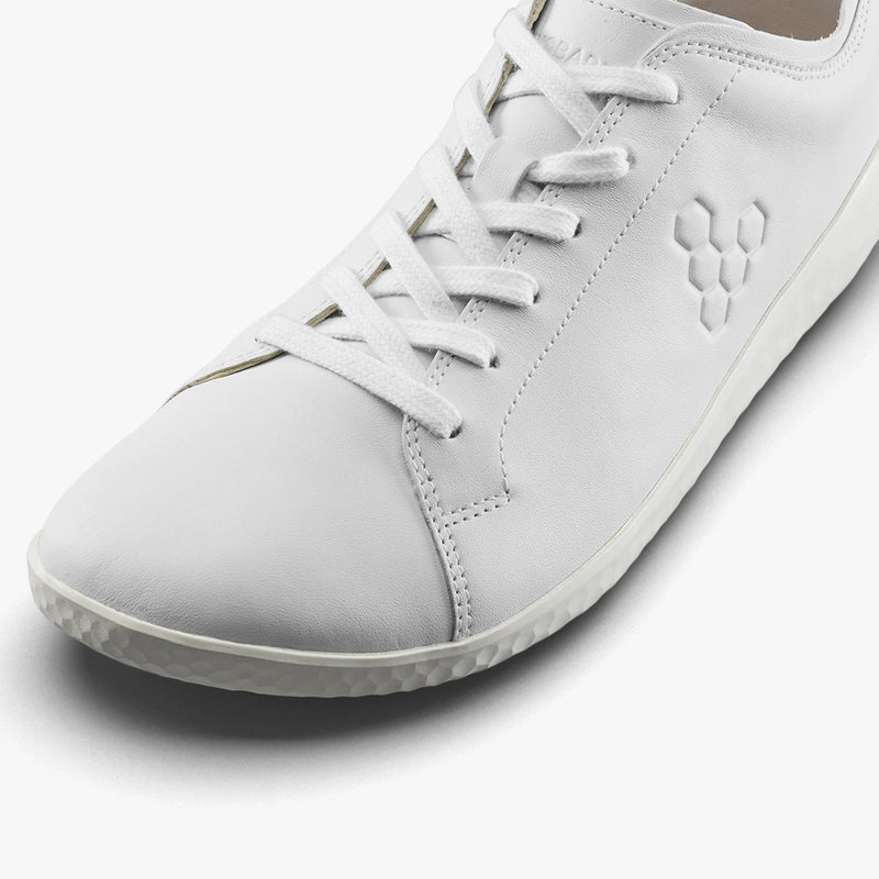 Vivobarefoot Geo Court IV Bright White dijagonalni pogled spreda