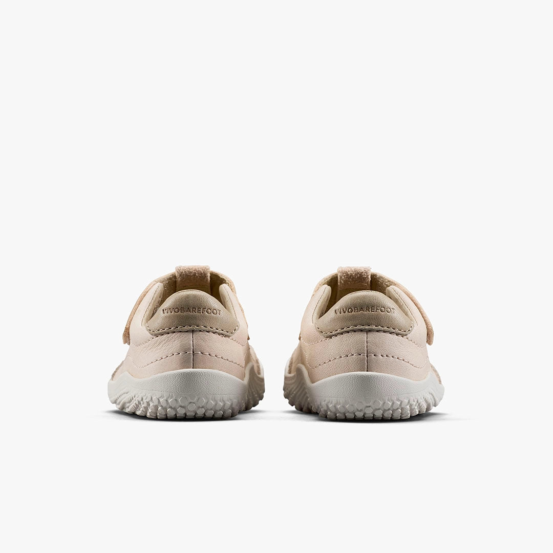 Vivobarefoot Gobi T-Bar pogled od pozadi – par cipela