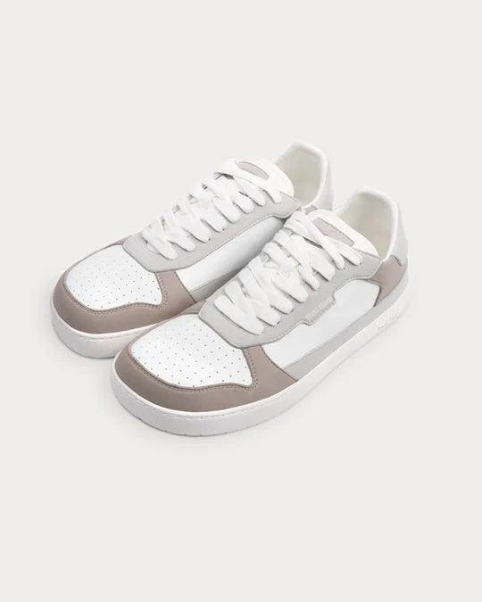 Par barefoot patika Majorca Ivory prikaz odozgo na beloj pozadini