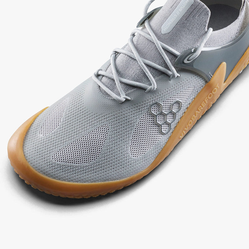 Vivobarefoot Motus Strength sive prednji ugao sa fokusom na pertle