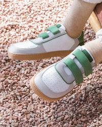 Barefoot patike Petra Forest zelene na nozi prikaz u pokretu