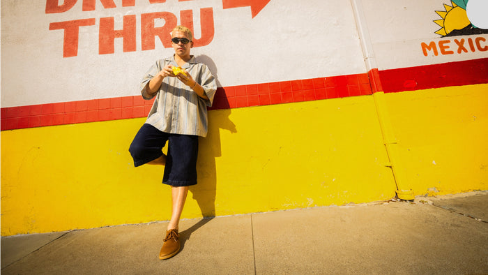 Vivobarefoot Ra IV Tan lifestyle prikaz sa osobom u pokretu