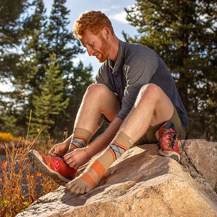 Odmor tokom trail aktivnosti u Injinji Trail Midweight Crew Grain carapama