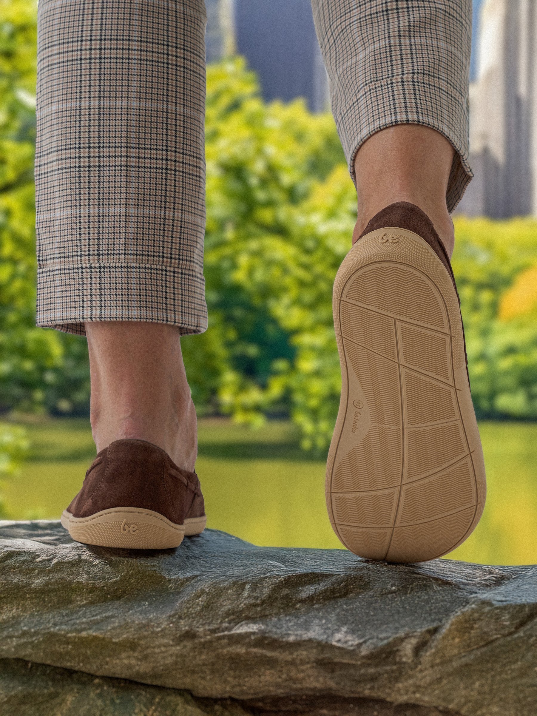 Be Lenka Portsiders barefoot mokasine – lifestyle pogled odozdo u hodu, prikaz djona

