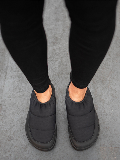 Nimbus Crne barefoot patike pogled na nogama spreda