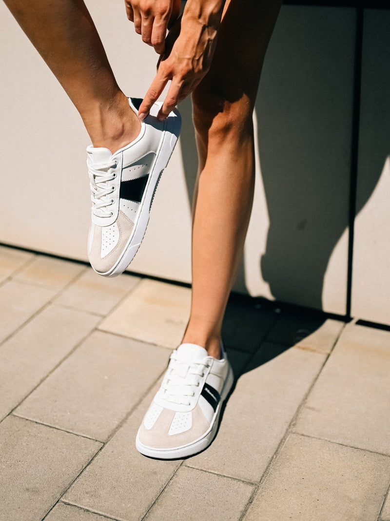 Barebarics Icara belo bez – lifestyle fotografija 