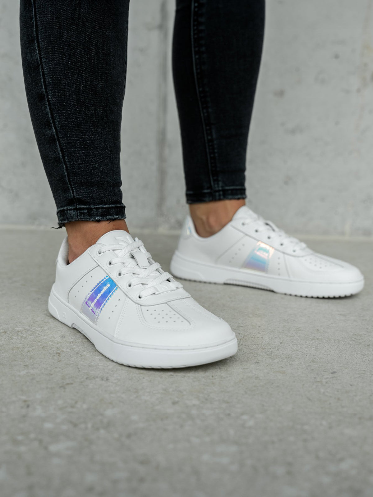 barefoot patike icara bela pastel – na stopalima, pogled spreda

