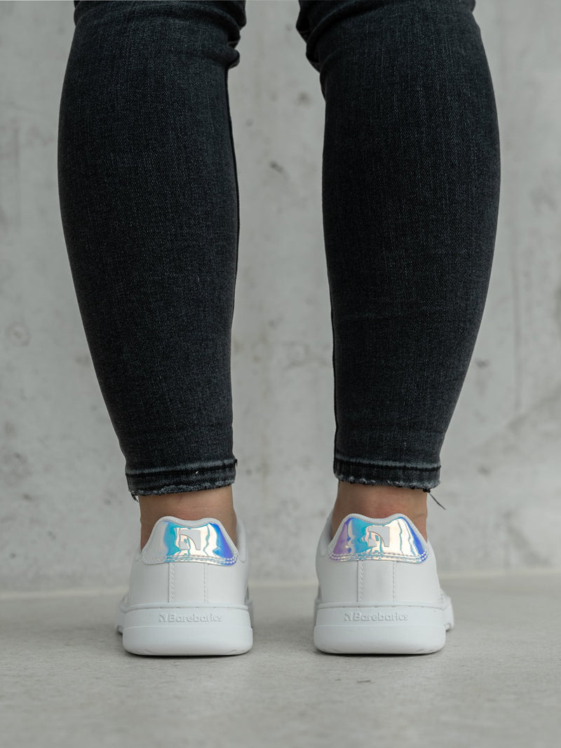 barefoot patike icara bela pastel – na stopalima, pogled otpozadi