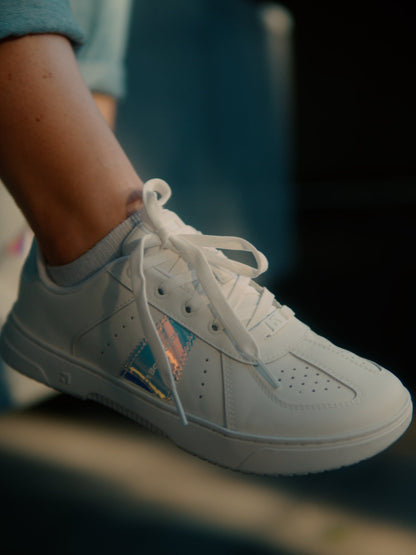 barefoot patike barebarics icara bela sa pastel sjajem – lifestyle pogled sa strane