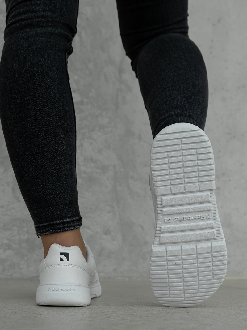 barefoot patike Zing Fresh bele – pogled pozadi sa tabanima