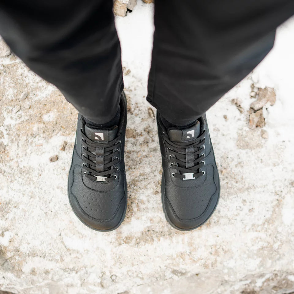 Zing Frost Crne barefoot patike pogled odozgo na par patika