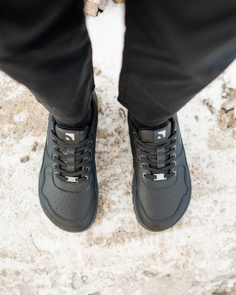 Zing Frost Crne barefoot patike pogled odozgo na par patika