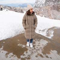 Zing Frost Svetlosive barefoot patike lifestyle fotografija stajanje na snegu