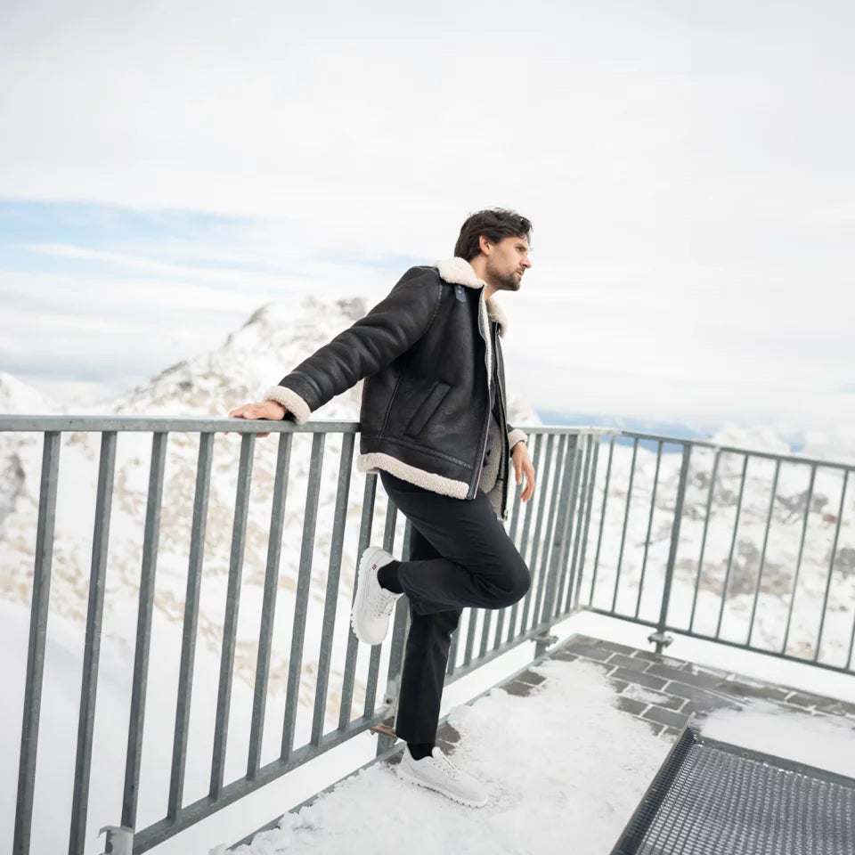 Zing Frost Svetlosive barefoot patike lifestyle na terasi stoji po snegu