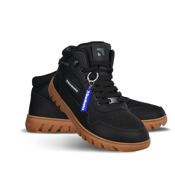 Urban Edge crne barefoot čizme bočni prikaz sa podignutim jezikom