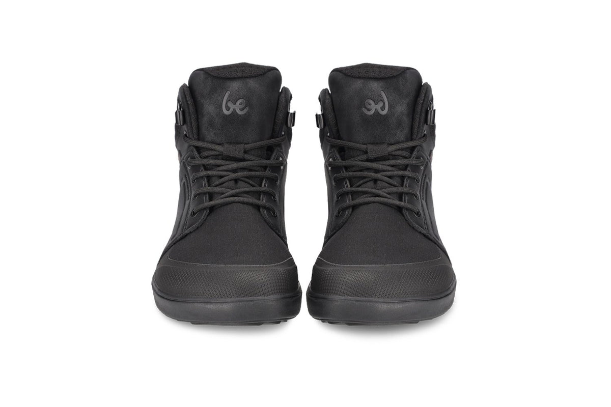 Arctic Edge All Black barefoot čizme par obuće prikazan od napred na beloj pozadini