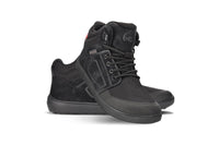 Arctic Edge All Black barefoot čizme par postavljen sa strane na beloj pozadini
