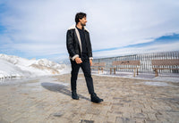 Arctic Edge All Black barefoot čizme prednji i bočni prikaz na snežnom terenu