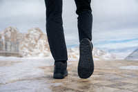 Arctic Edge All Black barefoot čizme par obuće prikazan od pozadi 