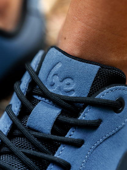 Detalj barefoot patika Trailwalker 3.0 Navy fokus na pertle i gornji deo