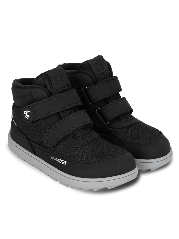 Par barefoot cizama Zippu Black & Grey prikaz pod uglom na beloj pozadini