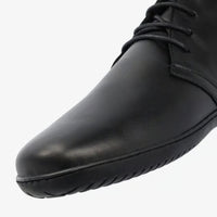 Groundies Milano Crne barefoot cipele detalj pertli i teksture koze izbliza