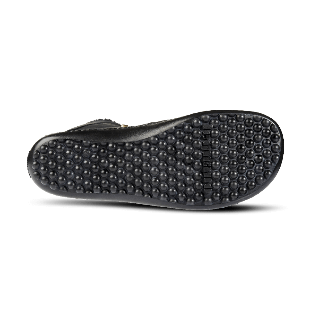 Barefoot cizme Husky crne prikaz djona odozdo na beloj pozadini