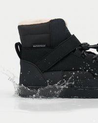 Muris Baltic Crne barefoot cizme pogled sa strane na par u snegu