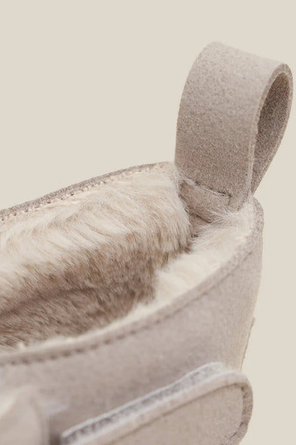 Detalj unutrasnje postave barefoot cizama Siberia Elephant fokus na krzno