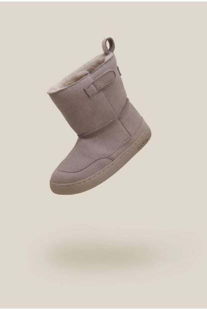 Barefoot cizma Siberia Elephant prikaz pod uglom na bež pozadini