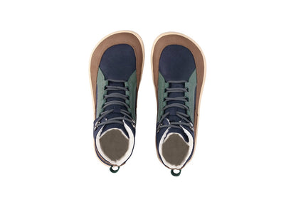 Par barefoot cizama York bez plavo braon prikaz odozgo na beloj pozadini