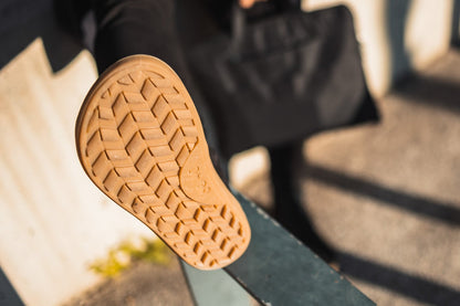 Winter Crne Mat barefoot cizme lifestyle pogled odozdo na djon tokom koraka